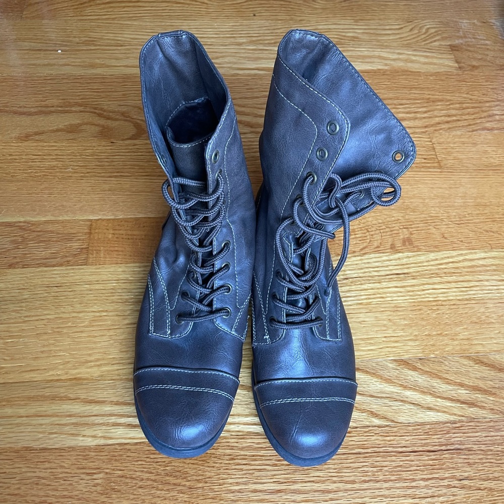 EUC Brash Women’s Chic Brown Combat Boots